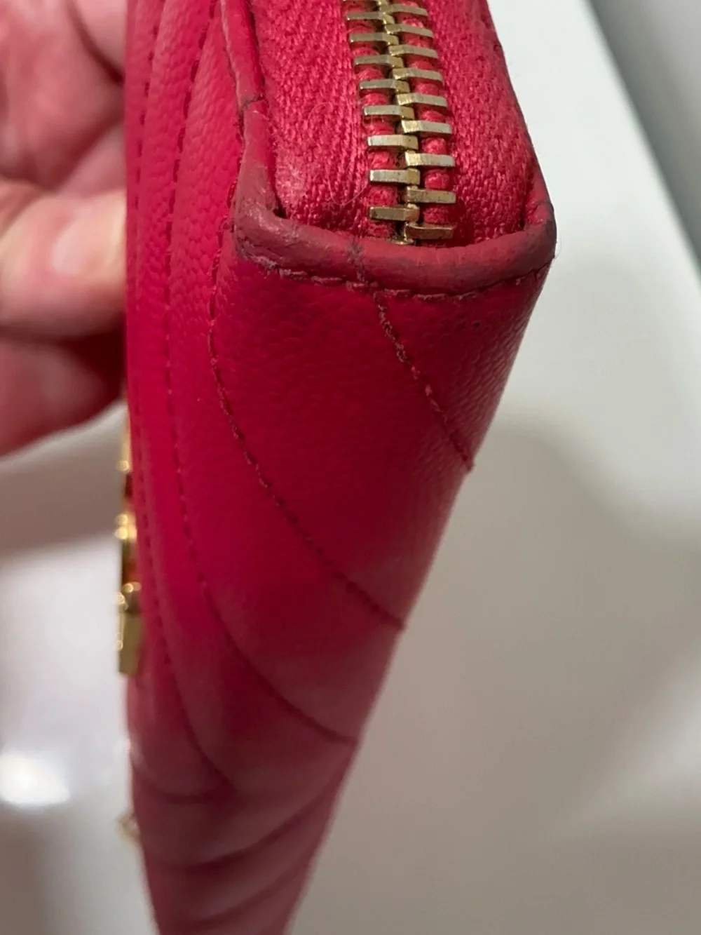 Yves Saint Laurent caviar leather classic chevron zippy wallet - Picture 6 of 9